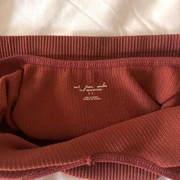 UO Out from under Ribbed Halter Crop Tank - Picture 4 of 5